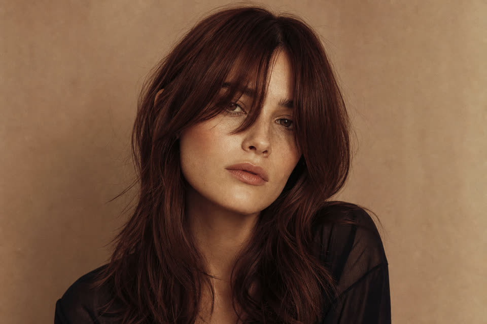 AI hairstyle try-on example: Curtain Fringe